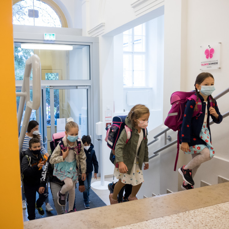 Vorschau Sommerschule Stockfotos