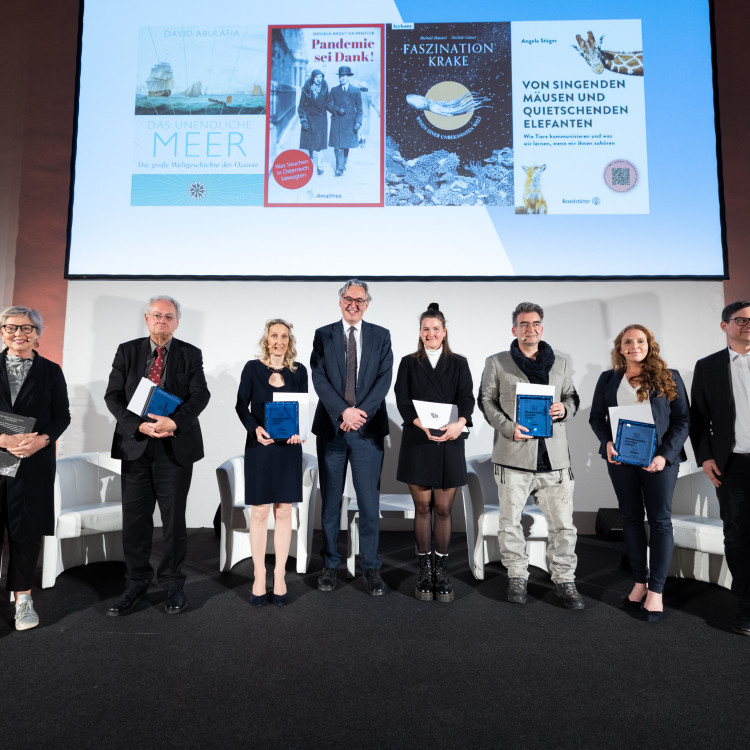 Science Talk spezial > Unendliches Meer - Singende Mäuse - Faszinierende Krake - Errungenschaften der Pandemie mit Preisverleihung Wissenschaftsbuch des Jahres am 28.03.2022 - Bild Nr. 10318