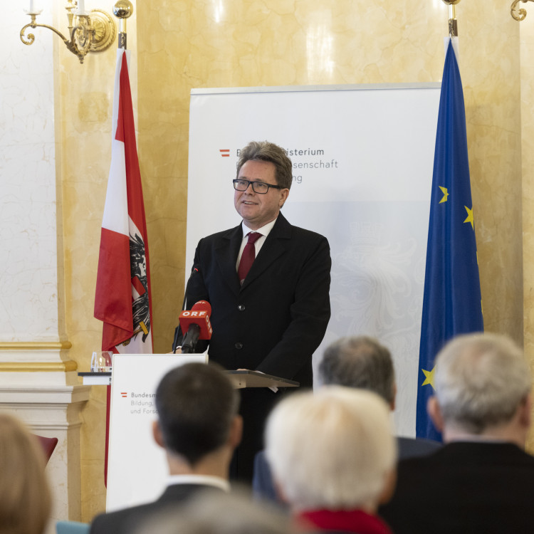 Ehrenkreuz für Wissenschaft und Kunst I. Klasse an ISTA-Präsident Thomas Henzinger - Bild Nr. 11411