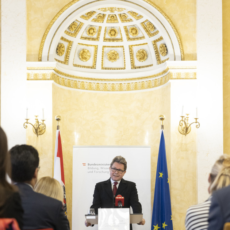 Ehrenkreuz für Wissenschaft und Kunst I. Klasse an ISTA-Präsident Thomas Henzinger - Bild Nr. 11417