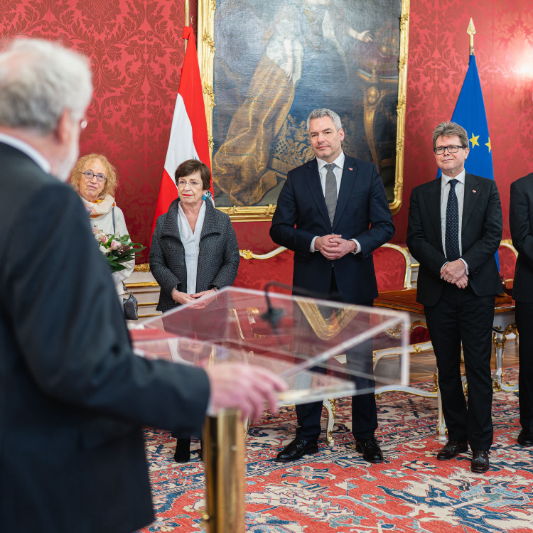 Verleihung des Großen Silbernen Ehrenzeichens mit dem Stern für die Verdienste um die Republik Österreich an Anton Zeilinger - Bild Nr. 11728