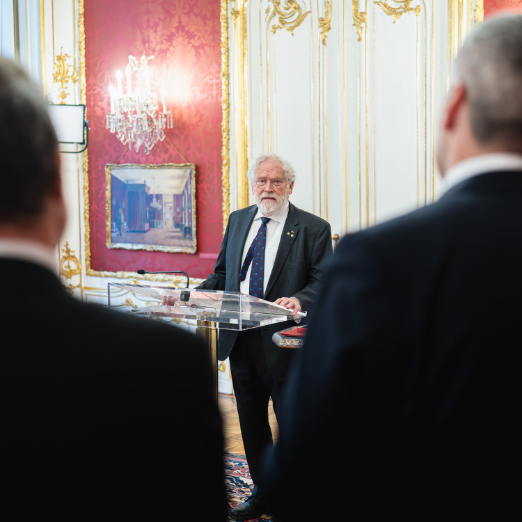 Verleihung des Großen Silbernen Ehrenzeichens mit dem Stern für die Verdienste um die Republik Österreich an Anton Zeilinger - Bild Nr. 11730