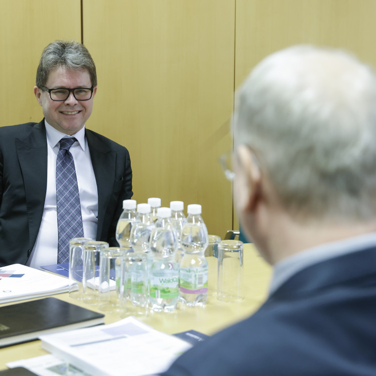 Vorschau Bildungsminister Polaschek und OeAD-Geschäftsführer Calice: erste Schule Österreichs als „Digitale Schule“ ausgezeichnet