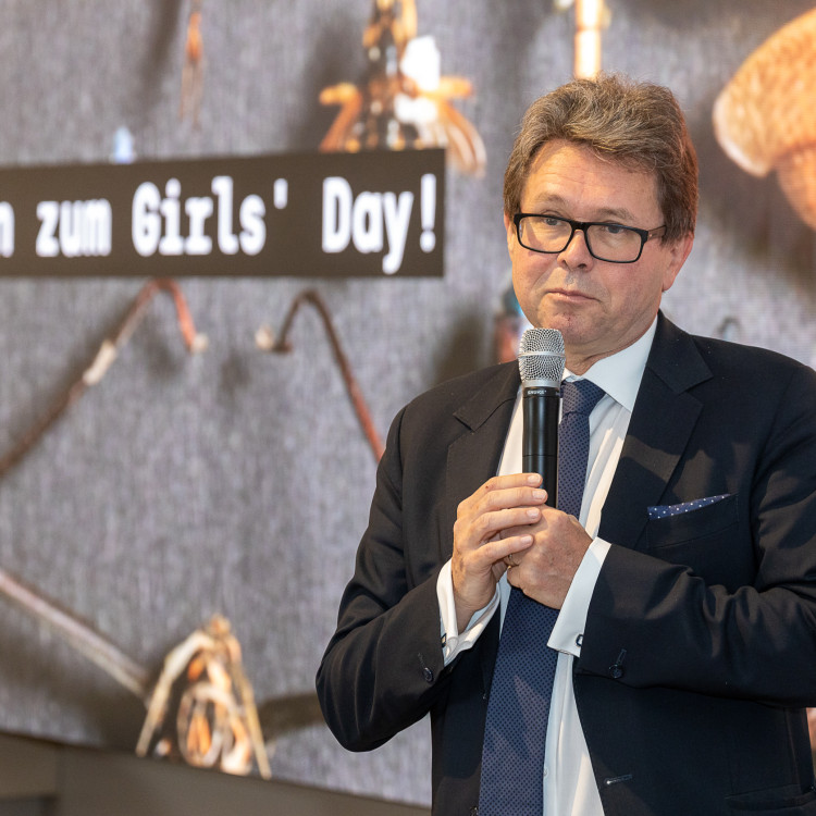 Girls' Day im Zeichen von Wissenschaft und Forschung: Bildungsminister begleitet Schülerinnen ins Naturhistorische Museum - Bild Nr. 12199