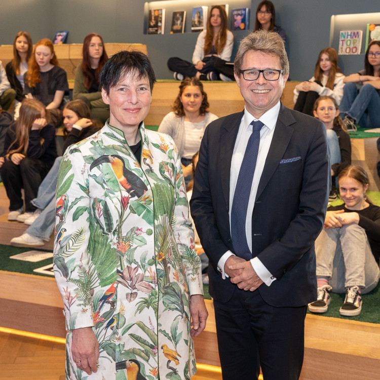 Girls' Day im Zeichen von Wissenschaft und Forschung: Bildungsminister begleitet Schülerinnen ins Naturhistorische Museum - Bild Nr. 12230