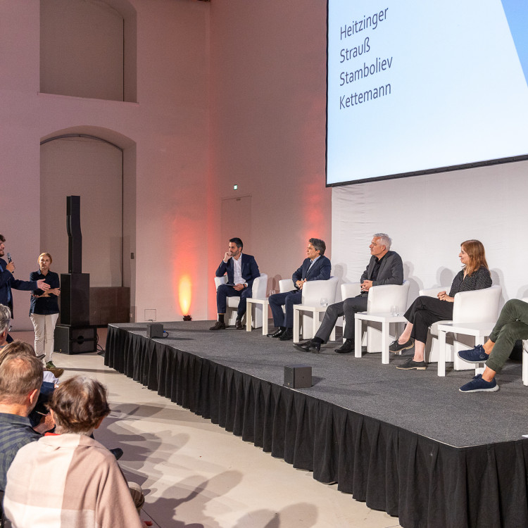 Science Talk > Künstliche Intelligenz - worauf vertrauen wir noch? 25. September 2023 - Bild Nr. 12742