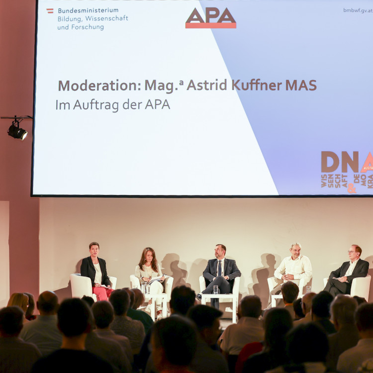 Science Talk > Was ist die Kunst der Politik? Herausforderungen durch Desinformation und Fake News am 9. September 2024 - Bild Nr. 13929