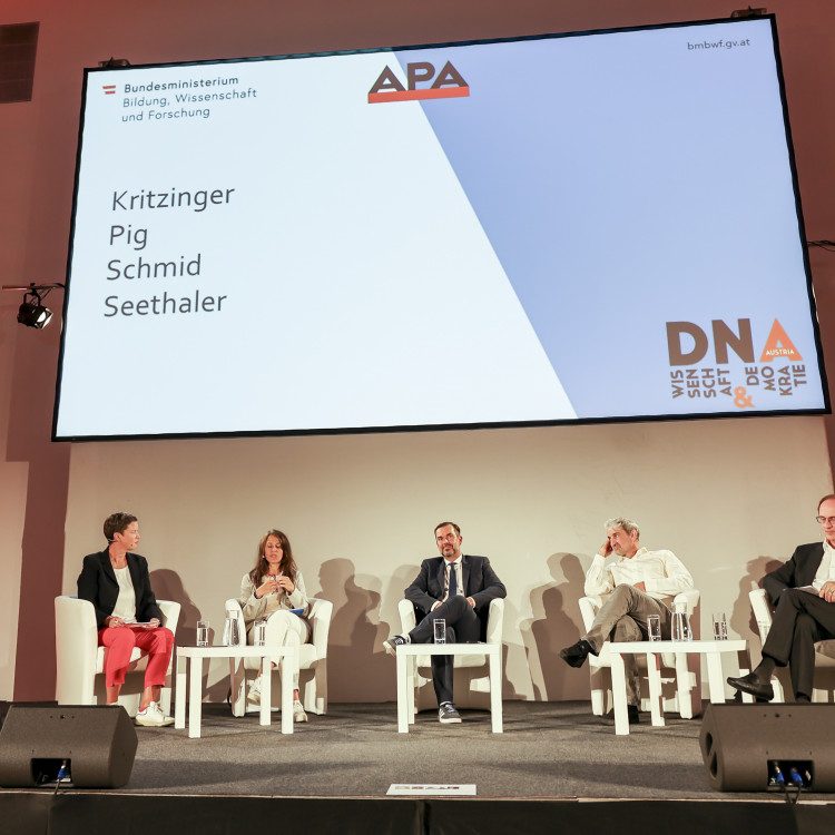 Science Talk > Was ist die Kunst der Politik? Herausforderungen durch Desinformation und Fake News am 9. September 2024 - Bild Nr. 13930