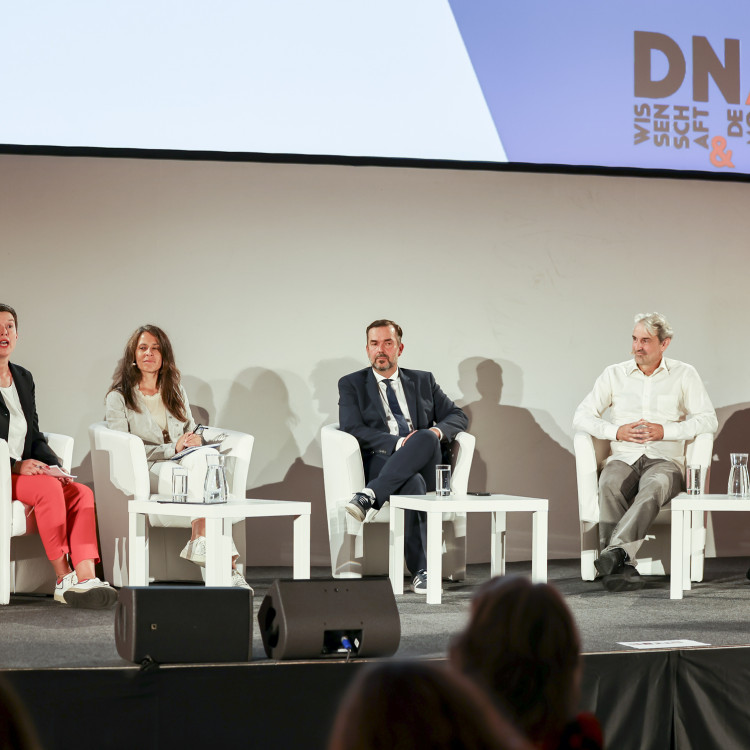 Science Talk > Was ist die Kunst der Politik? Herausforderungen durch Desinformation und Fake News am 9. September 2024 - Bild Nr. 13931