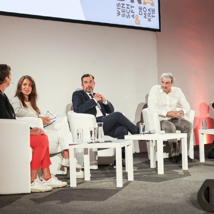 Science Talk > Was ist die Kunst der Politik? Herausforderungen durch Desinformation und Fake News am 9. September 2024 - Bild Nr. 13932