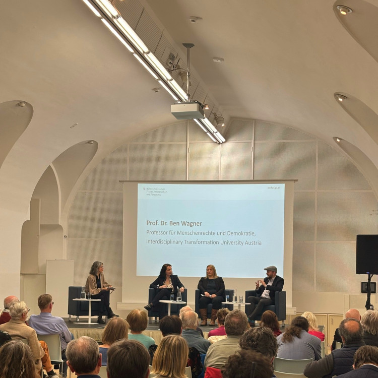 Science Talk > Technik mit Verantwortung? Möglichkeiten und Grenzen in Zeiten von KI und Digitalisierung - Bild Nr. 16505