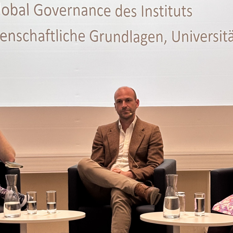 Science Talk > Friedens- und Konfliktforschung Welcehn Beitrag kann sie zur aktuellen weltpolitischen Lage leisten? - Bild Nr. 16630