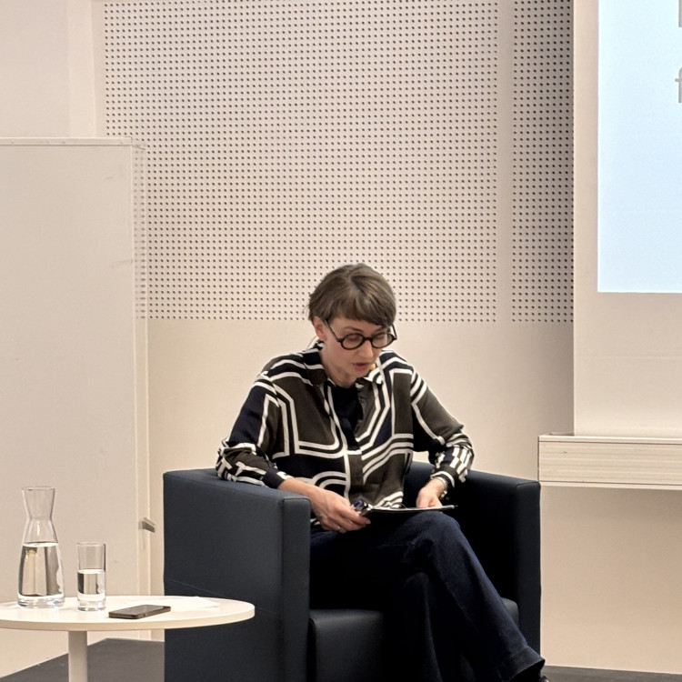 Science Talk > Friedens- und Konfliktforschung Welcehn Beitrag kann sie zur aktuellen weltpolitischen Lage leisten? - Bild Nr. 16631