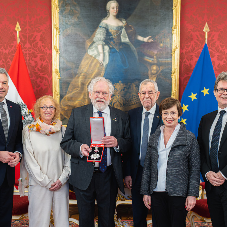 Verleihung des Großen Silbernen Ehrenzeichens mit dem Stern für die Verdienste um die Republik Österreich an Anton Zeilinger - Bild Nr. 11725