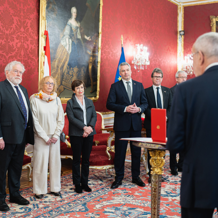 Verleihung des Großen Silbernen Ehrenzeichens mit dem Stern für die Verdienste um die Republik Österreich an Anton Zeilinger - Bild Nr. 11726