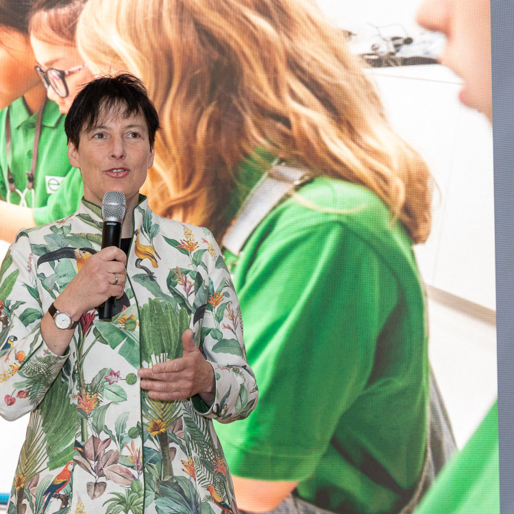 Girls' Day im Zeichen von Wissenschaft und Forschung: Bildungsminister begleitet Schülerinnen ins Naturhistorische Museum - Bild Nr. 12214