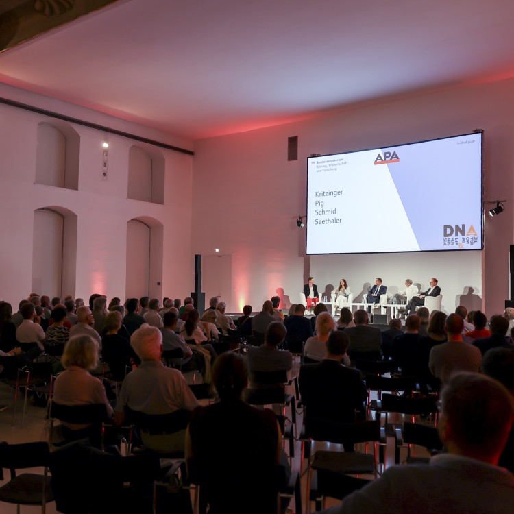 Science Talk > Was ist die Kunst der Politik? Herausforderungen durch Desinformation und Fake News am 9. September 2024 - Bild Nr. 13928