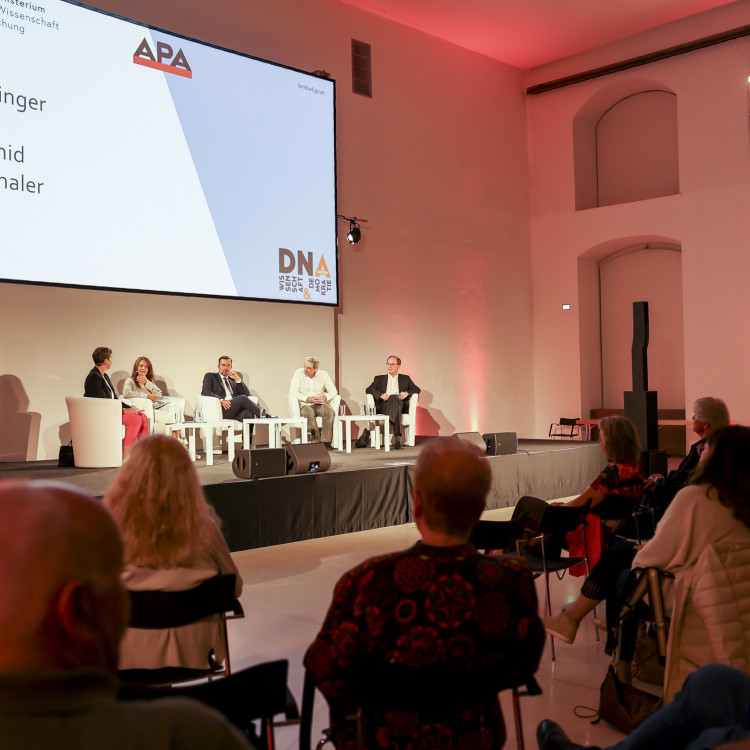 Science Talk > Was ist die Kunst der Politik? Herausforderungen durch Desinformation und Fake News am 9. September 2024 - Bild Nr. 13934