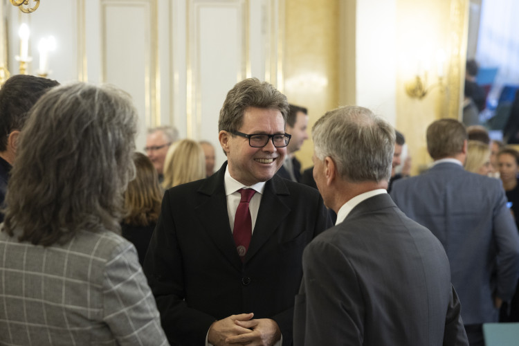 Ehrenkreuz für Wissenschaft und Kunst I. Klasse an ISTA-Präsident Thomas Henzinger