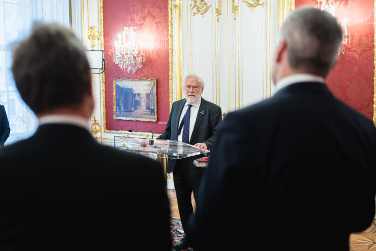 Verleihung des Großen Silbernen Ehrenzeichens mit dem Stern für die Verdienste um die Republik Österreich an Anton Zeilinger