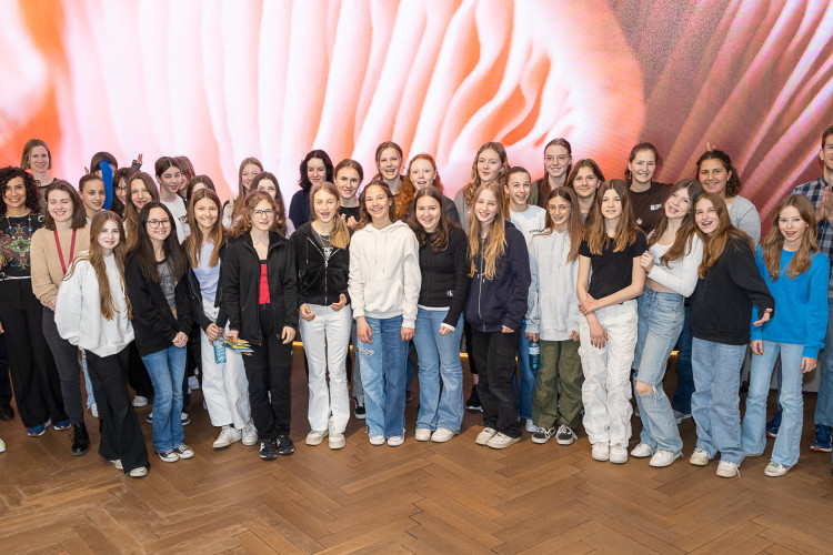 Girls' Day im Zeichen von Wissenschaft und Forschung: Bildungsminister begleitet Schülerinnen ins Naturhistorische Museum - Bild Nr. 12290 - Vorschau
