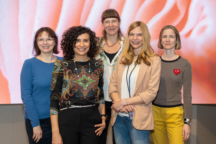 Girls' Day im Zeichen von Wissenschaft und Forschung: Bildungsminister begleitet Schülerinnen ins Naturhistorische Museum