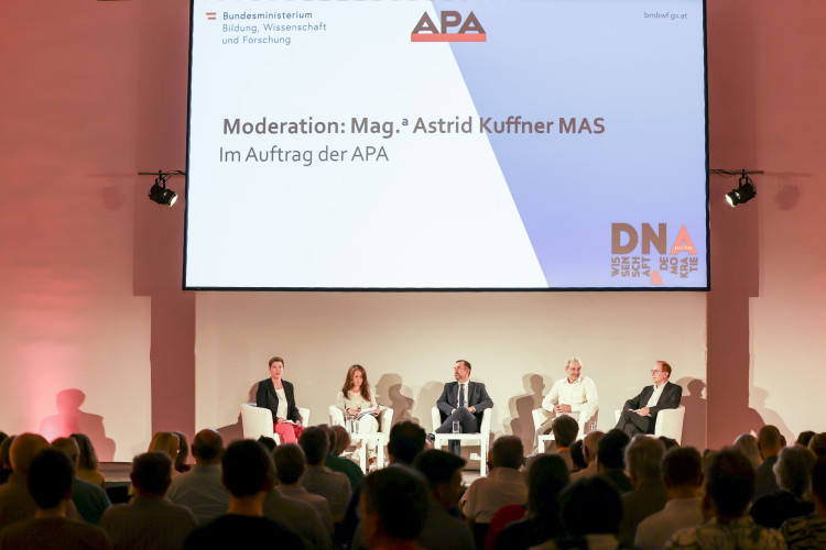 Science Talk > Was ist die Kunst der Politik? Herausforderungen durch Desinformation und Fake News am 9. September 2024 - Bild Nr. 13929 - Vorschau