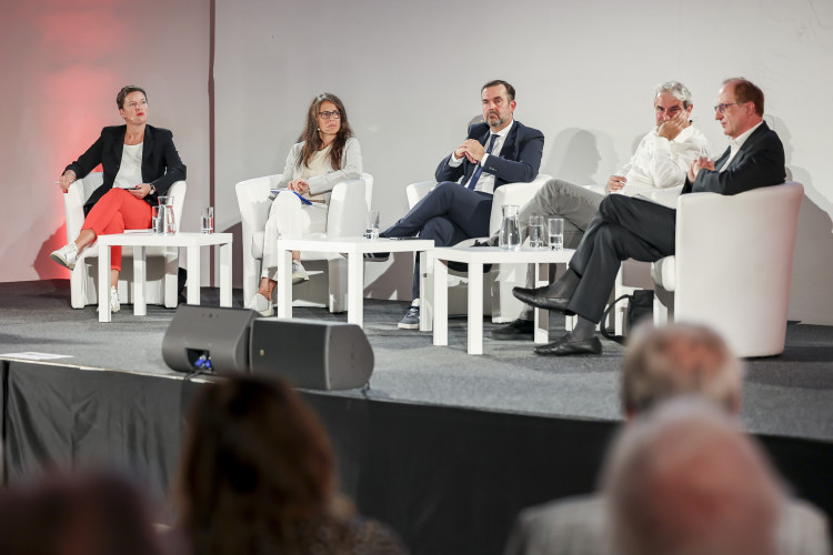 Science Talk > Was ist die Kunst der Politik? Herausforderungen durch Desinformation und Fake News am 9. September 2024