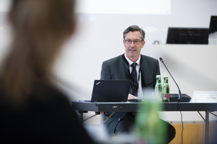 „Distance Learning Lessons Learned“ – Erfahrungen und Ergebnis-Präsentationen aus der universitären Praxis - Bild Nr. 9843 - Vorschau