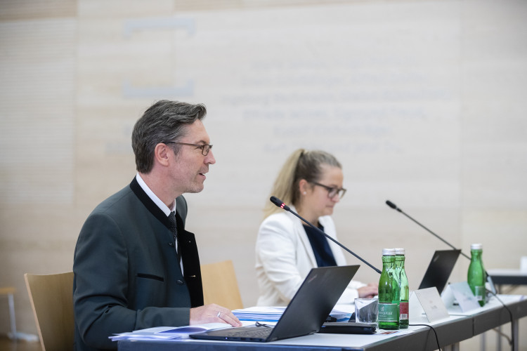 „Distance Learning Lessons Learned“ – Erfahrungen und Ergebnis-Präsentationen aus der universitären Praxis - Bild Nr. 9844 - Vorschau