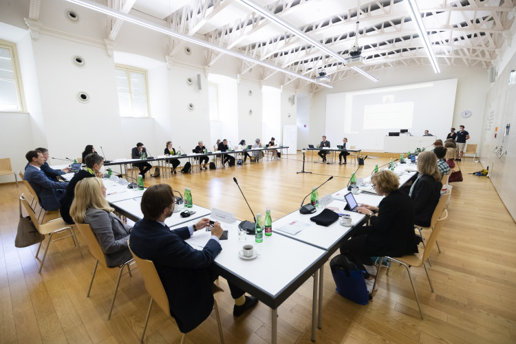 „Distance Learning Lessons Learned“ – Erfahrungen und Ergebnis-Präsentationen aus der universitären Praxis