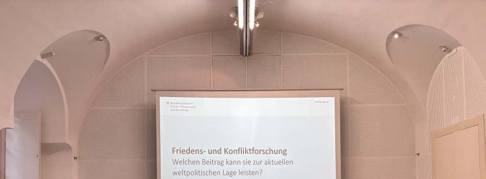 Science Talk > Friedens- und Konfliktforschung Welcehn Beitrag kann sie zur aktuellen weltpolitischen Lage leisten? - Bild Nr. 16632
