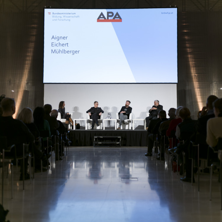 Vorschau Science Talk &gt; Zeitreisen in die Vergangenheit? Wie wir uns digital verewigen können am 21.11.2022, Audiomitschnitt